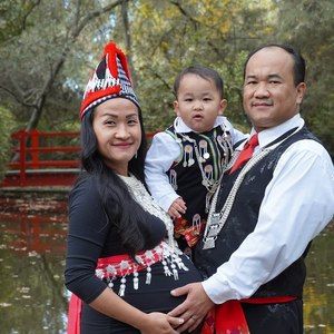 Meet your Posher, Bee